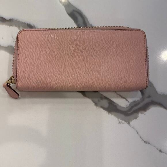 Coach Colorblock
Multifunctional Wallet
F25967 Blush/Terracotta - Picture 5 of 15